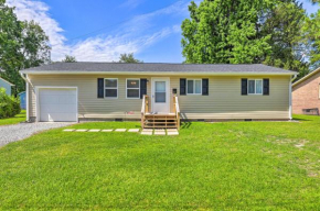 New Bern Abode with Yard about 2 Mi to Neuse River